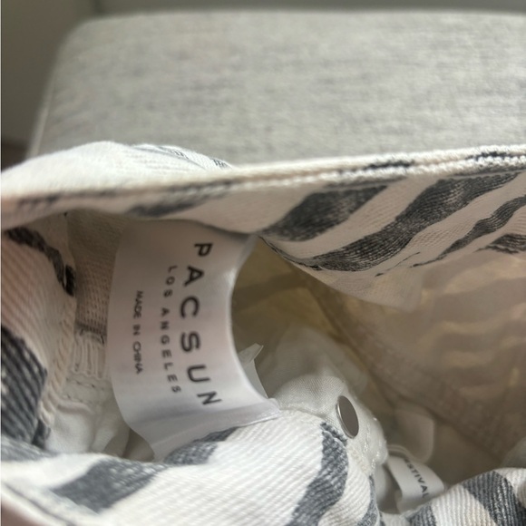 PACSUN Jean shorts - Picture 2 of 4